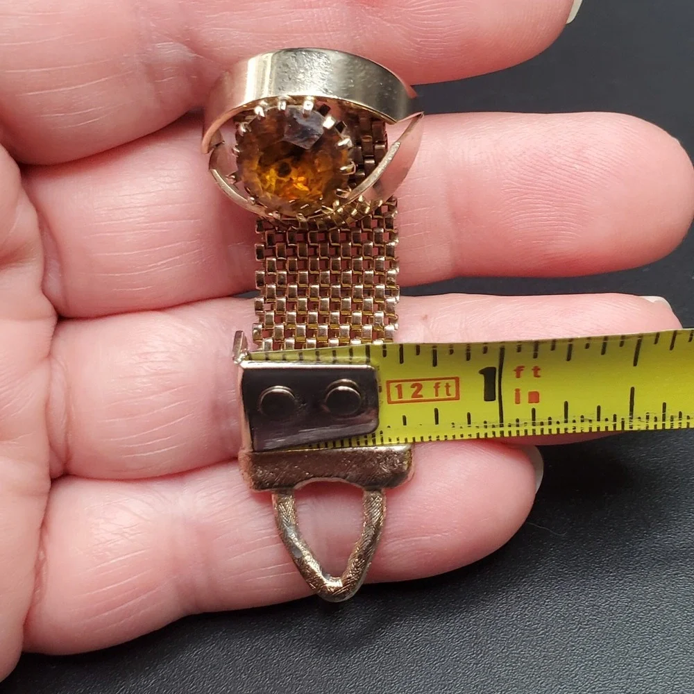 Vintage Eye Shaped Cuff Links With Glass Stone Center & Mesh. Goldtoned